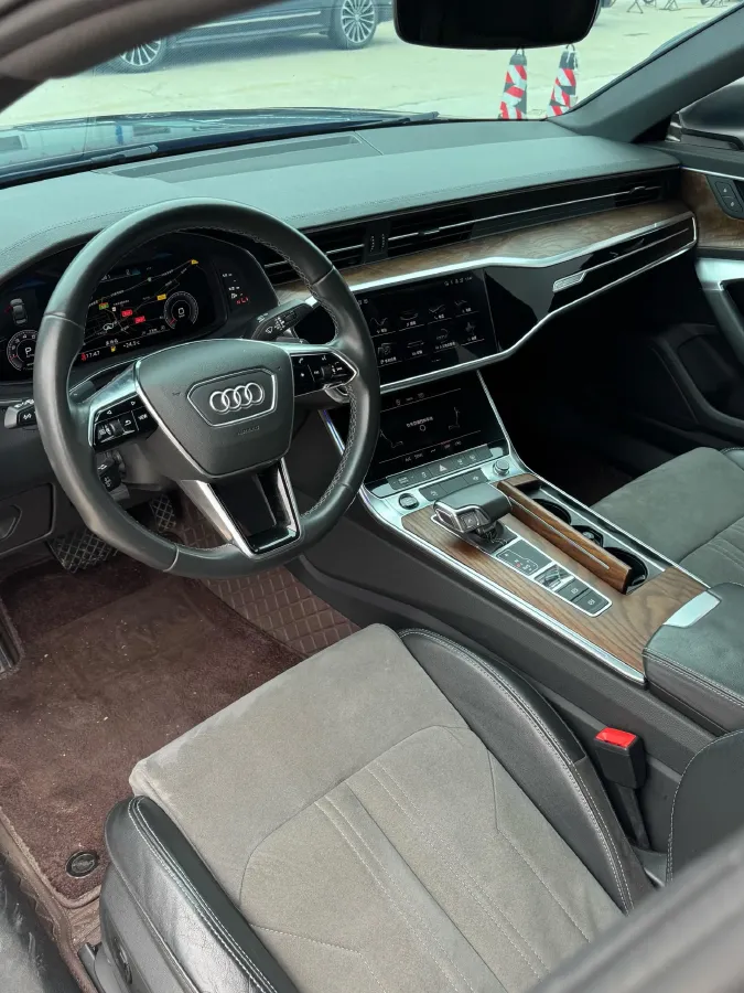 2022 Audi A6L 2.0T 190HP L4 7DCT,autocango,china used car exporter,china ev exporter,chinese used car exporter,chinese used ev exporter