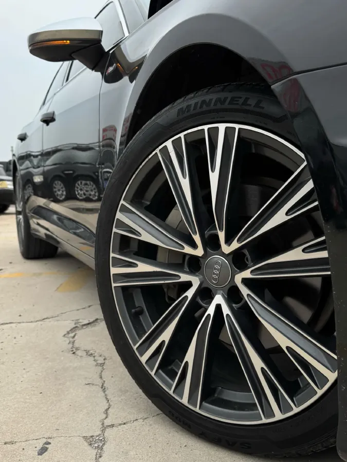 2022 Audi A6L 2.0T 190HP L4 7DCT,autocango,china used car exporter,china ev exporter,chinese used car exporter,chinese used ev exporter