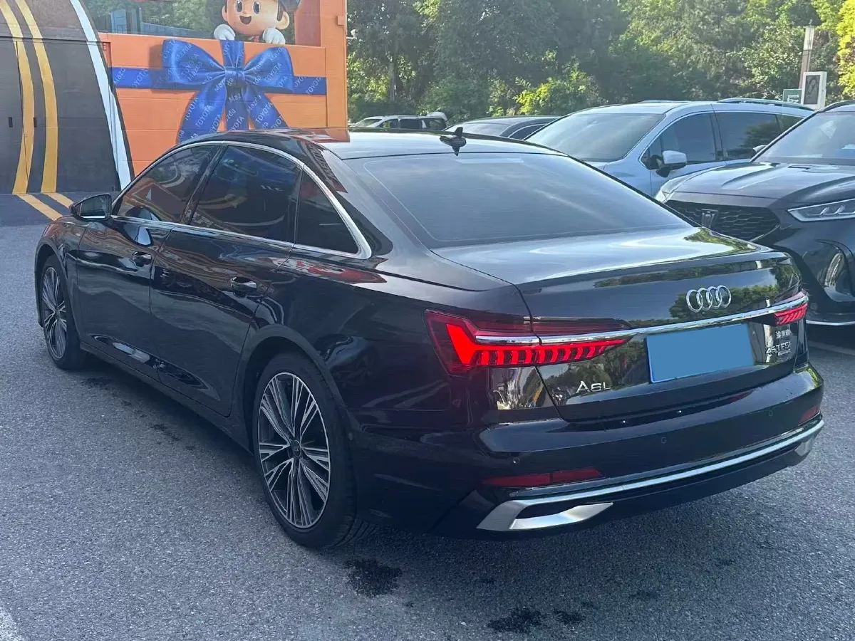 2024 Audi A6L 2.0T 245HP L4 7DCT,autocango,china used car exporter,china ev exporter,chinese used car exporter,chinese used ev exporter