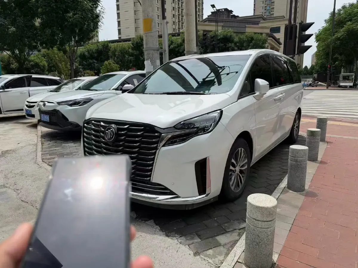 2023 Buick GL8 2.0T 237HP L4 9AT,autocango,china used car exporter,china ev exporter,chinese used car exporter,chinese used ev exporter