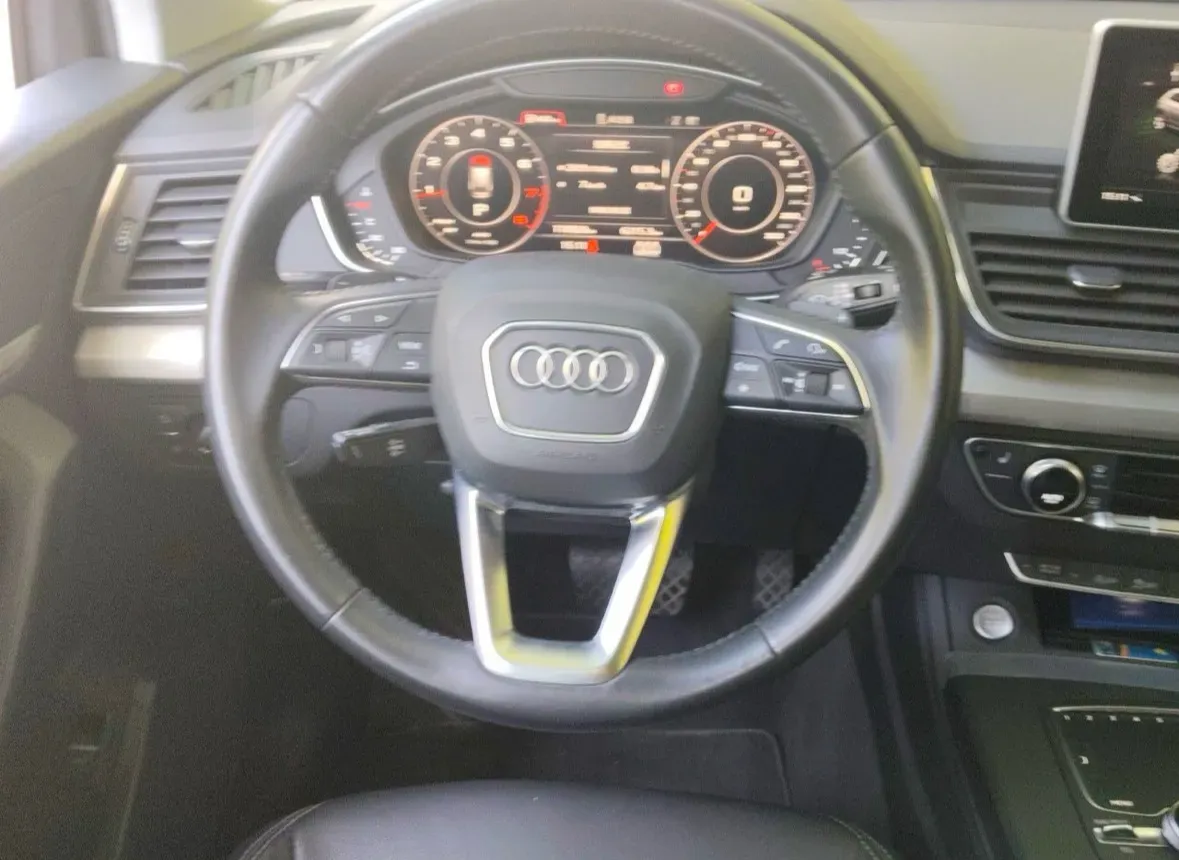 2020 Audi Q5L 2.0T 190HP L4 7DCT,autocango,china used car exporter,china ev exporter,chinese used car exporter,chinese used ev exporter