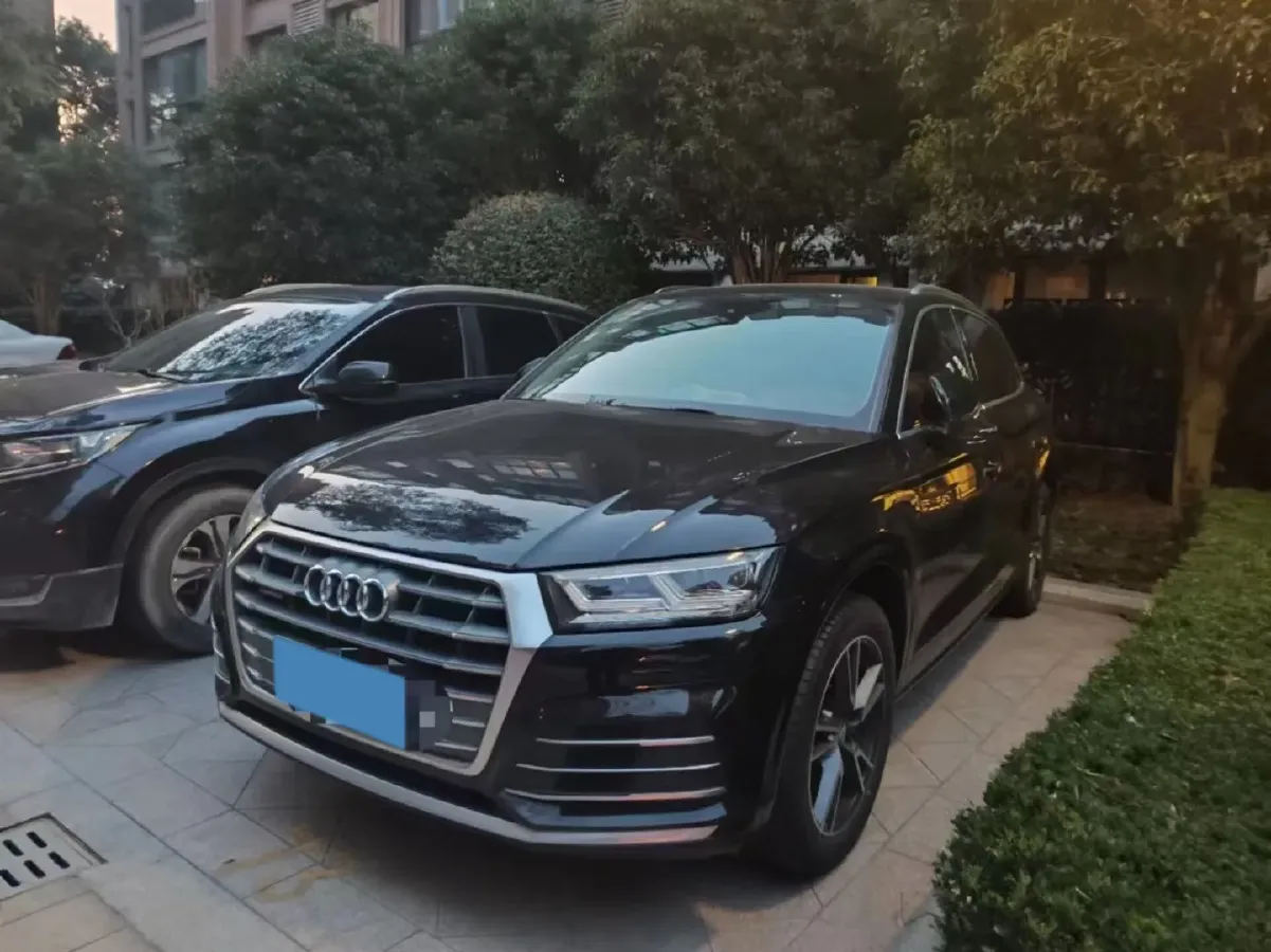 2020 Audi Q5L 2.0T 190HP L4 7DCT,autocango,china used car exporter,china ev exporter,chinese used car exporter,chinese used ev exporter