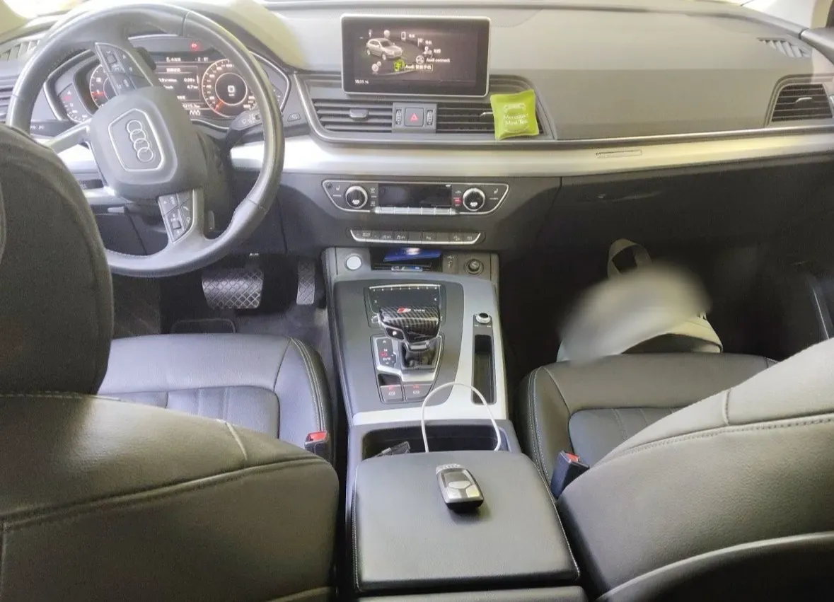 2020 Audi Q5L 2.0T 190HP L4 7DCT,autocango,china used car exporter,china ev exporter,chinese used car exporter,chinese used ev exporter