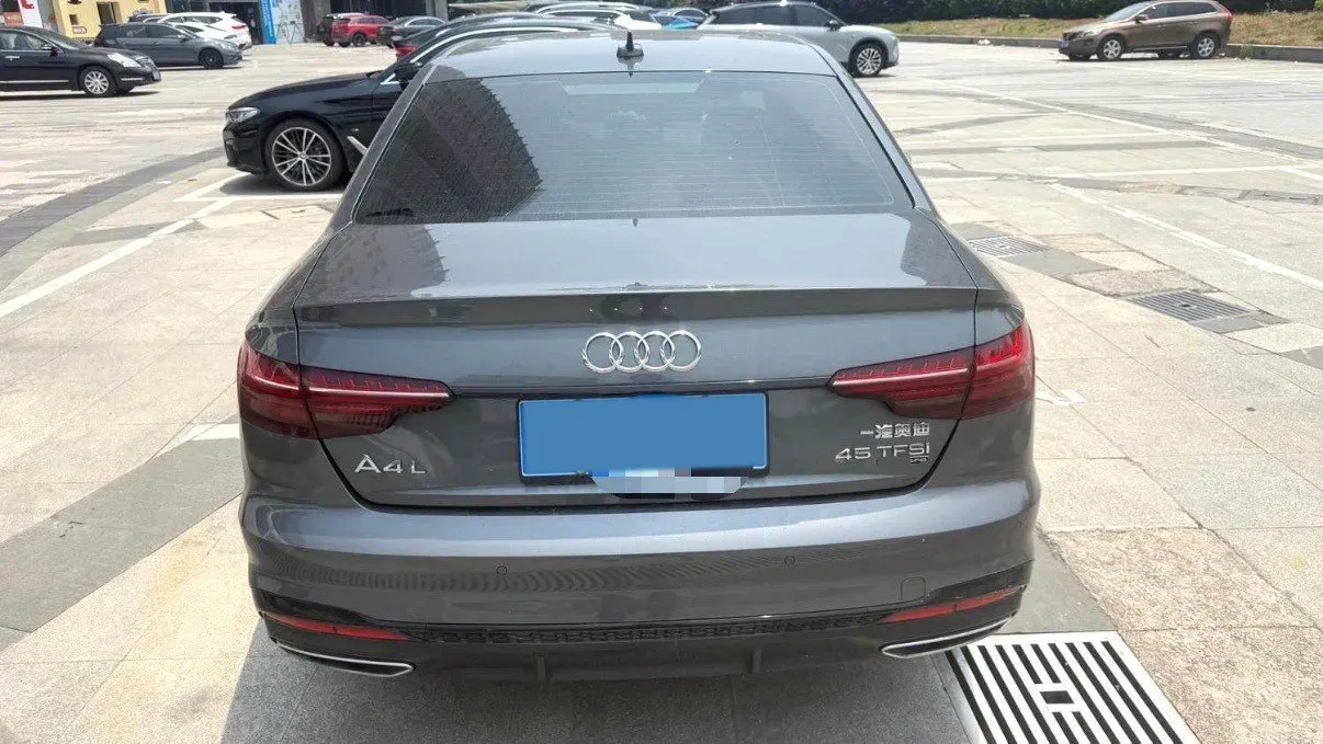 2024 Audi A4L 2.0T 190HP L4 7DCT,autocango,china used car exporter,china ev exporter,chinese used car exporter,chinese used ev exporter