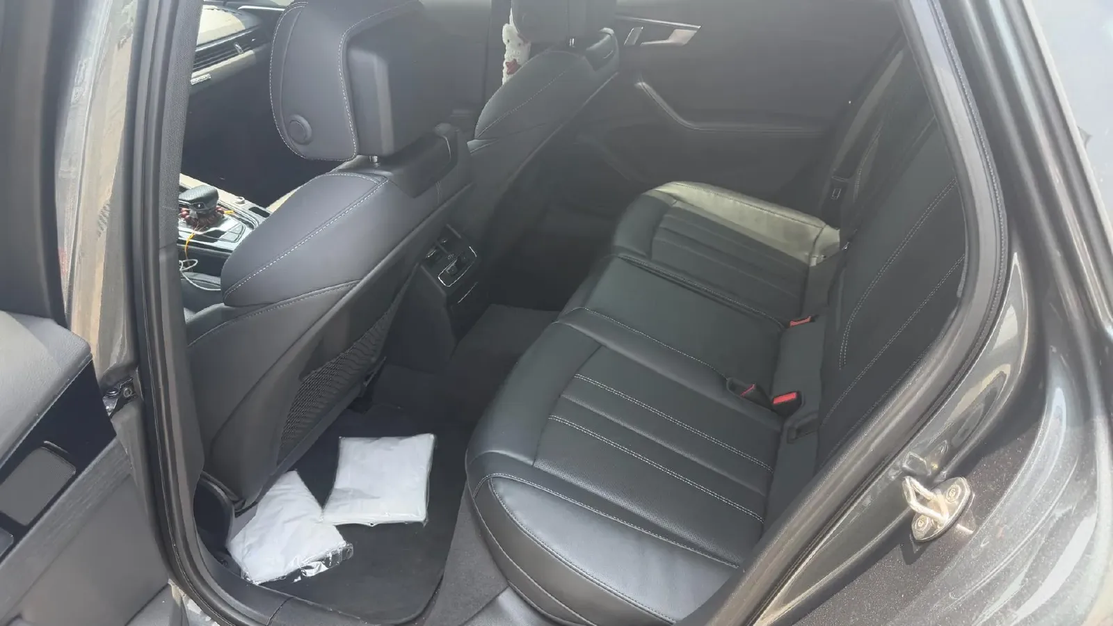 2024 Audi A4L 2.0T 190HP L4 7DCT,autocango,china used car exporter,china ev exporter,chinese used car exporter,chinese used ev exporter