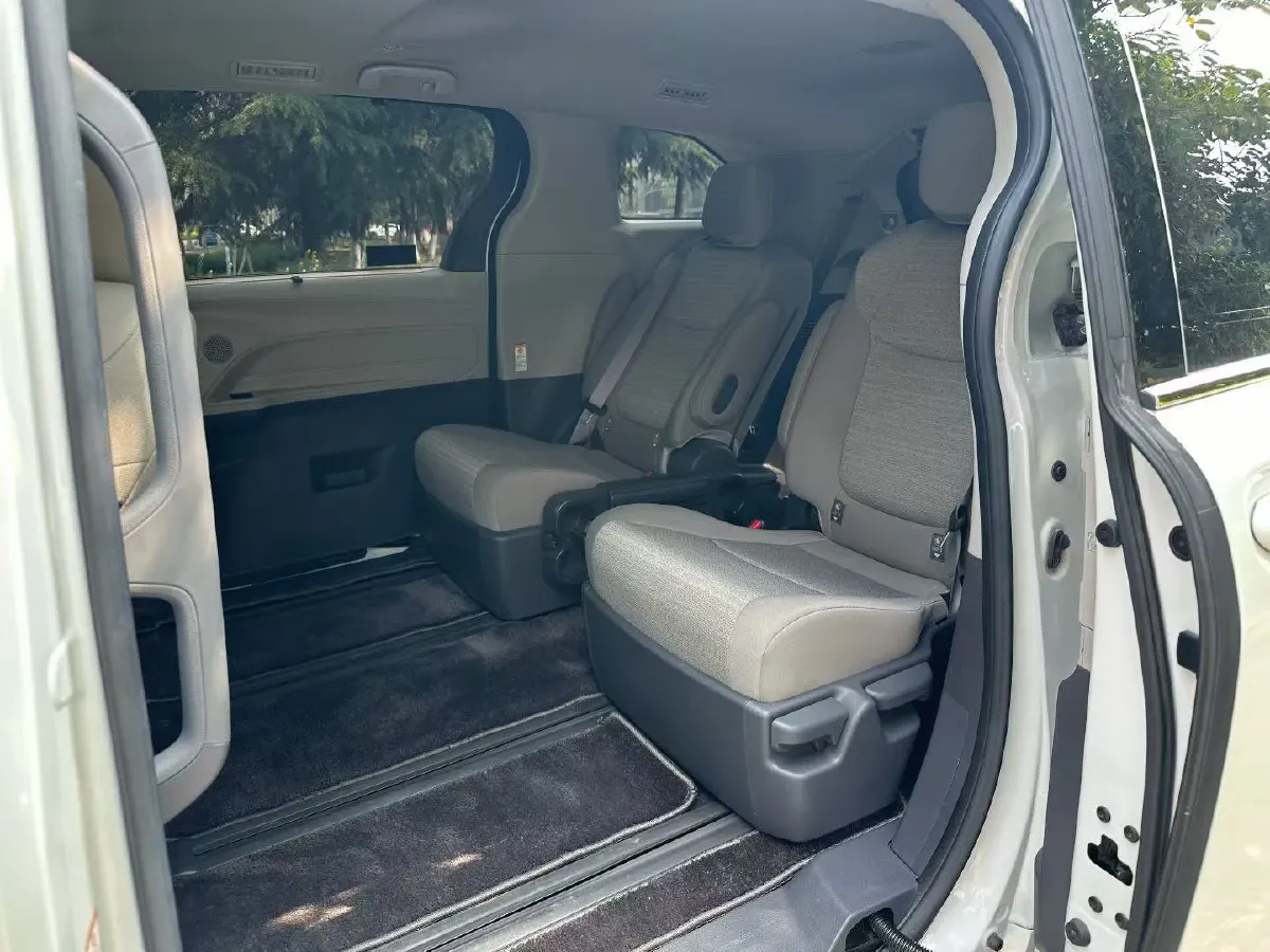 2024 Toyota Sienna 2.5L 189HP L4 E-CVT Hybrid,autocango,china used car exporter,china ev exporter,chinese used car exporter,chinese used ev exporter