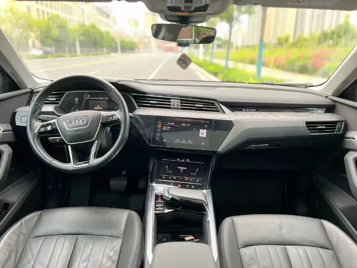 2019 Audi e-tron 2AT BEV 95KWH,autocango,china used car exporter,china ev exporter,chinese used car exporter,chinese used ev exporter