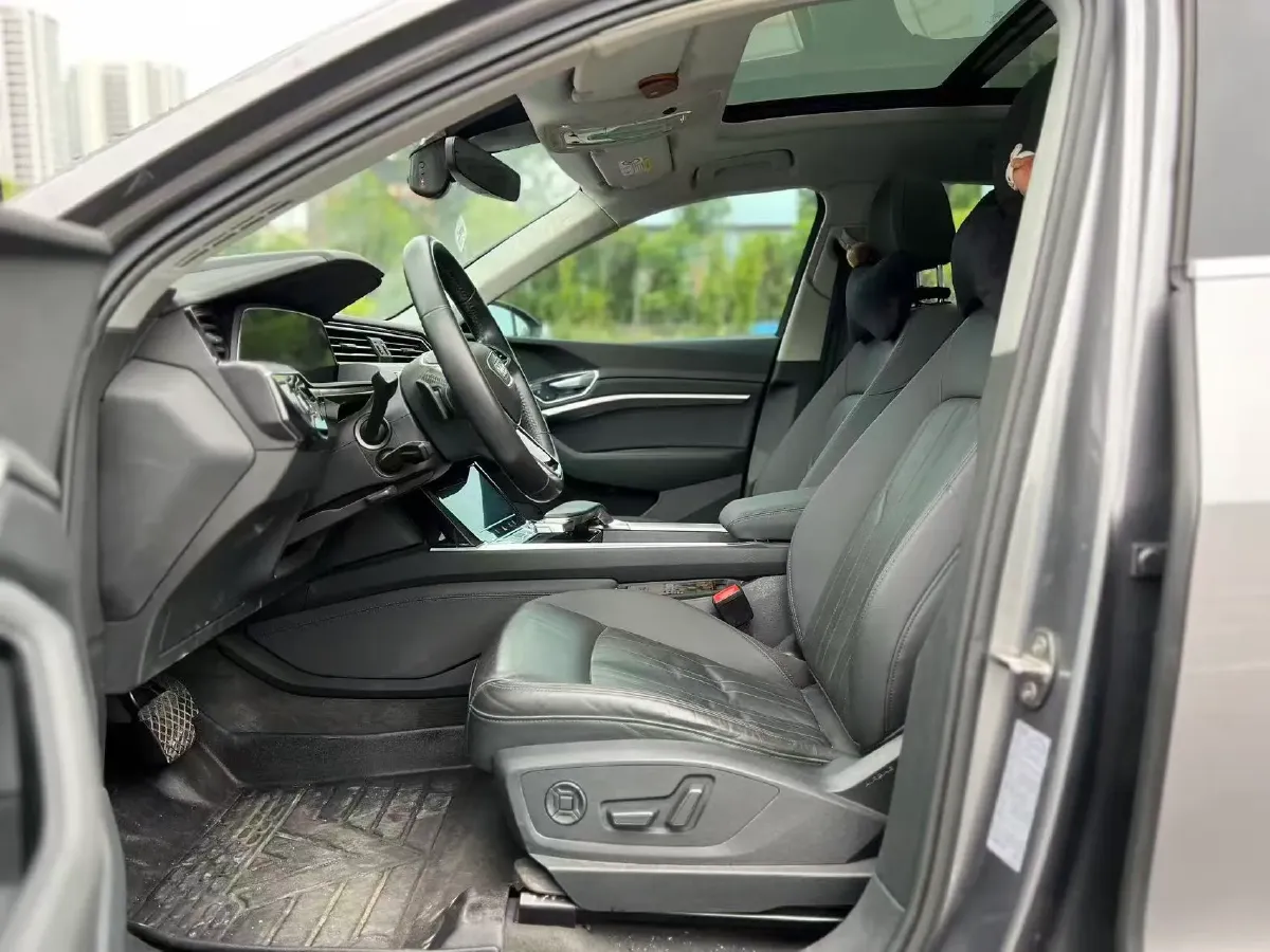 2019 Audi e-tron 2AT BEV 95KWH,autocango,china used car exporter,china ev exporter,chinese used car exporter,chinese used ev exporter