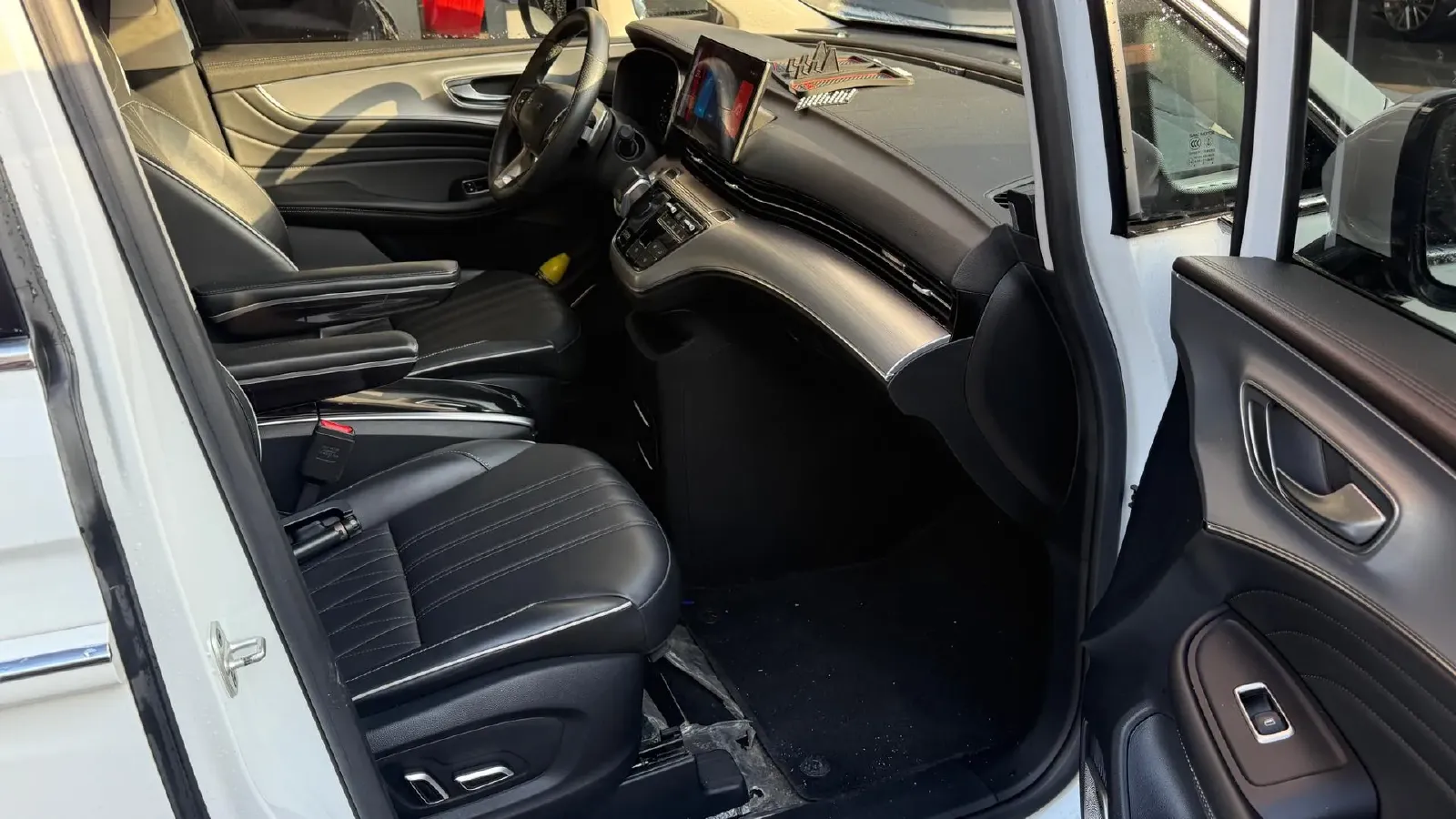 2021 Roewe iMAX8 2.0T 234HP L4 8AT,autocango,china used car exporter,china ev exporter,chinese used car exporter,chinese used ev exporter