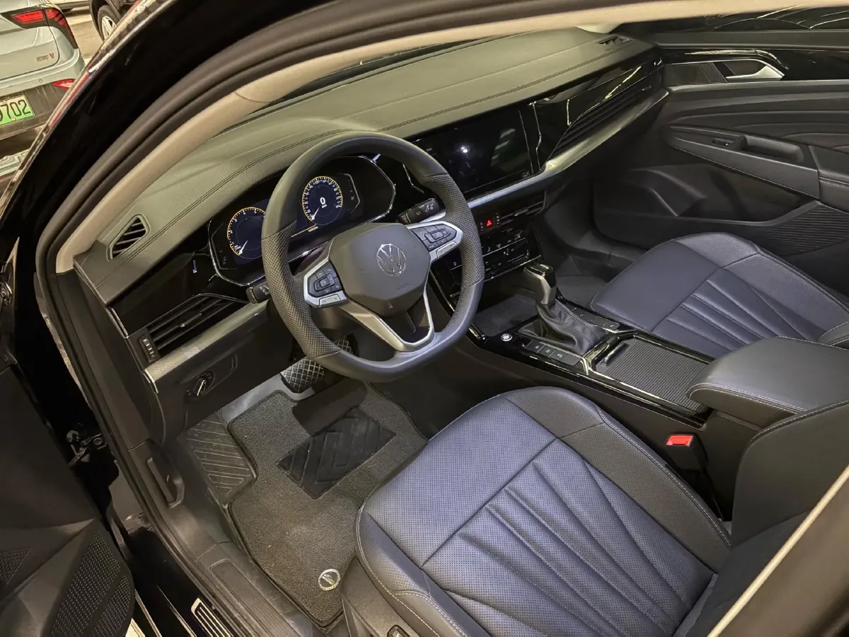 2025 Volkswagen Passat 2.0T 220HP L4 7DCT,autocango,china used car exporter,china ev exporter,chinese used car exporter,chinese used ev exporter