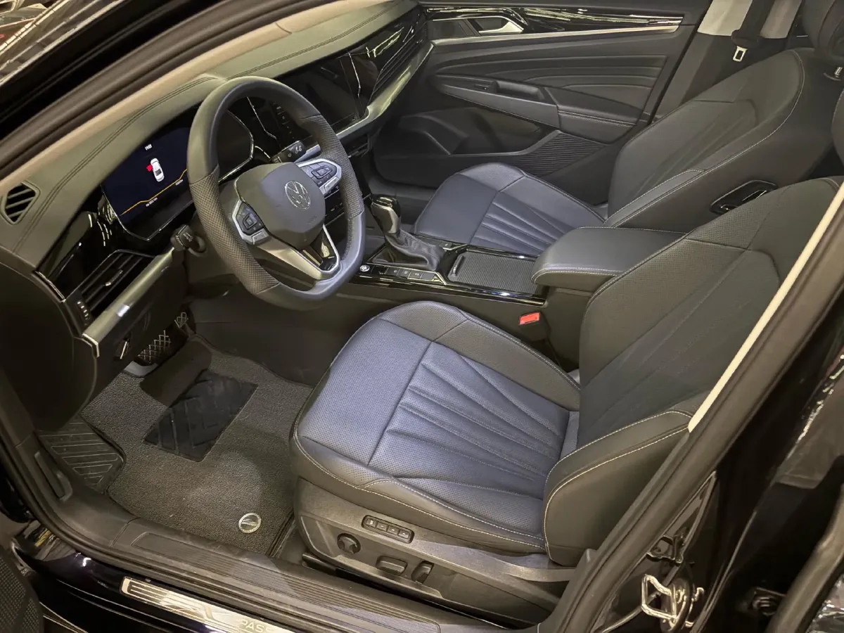 2025 Volkswagen Passat 2.0T 220HP L4 7DCT,autocango,china used car exporter,china ev exporter,chinese used car exporter,chinese used ev exporter