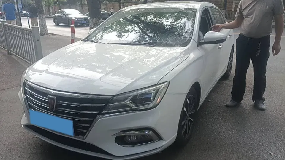 2020 Roewe i5 1.5L 120HP L4 5MT,autocango,china used car exporter,china ev exporter,chinese used car exporter,chinese used ev exporter