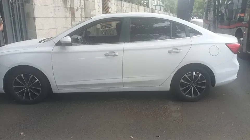 2020 Roewe i5 1.5L 120HP L4 5MT,autocango,china used car exporter,china ev exporter,chinese used car exporter,chinese used ev exporter