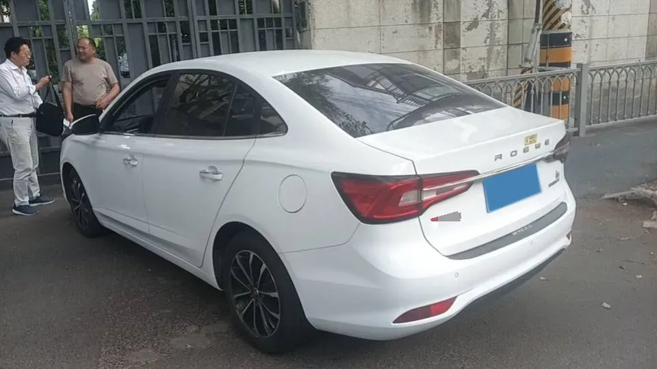 2020 Roewe i5 1.5L 120HP L4 5MT,autocango,china used car exporter,china ev exporter,chinese used car exporter,chinese used ev exporter