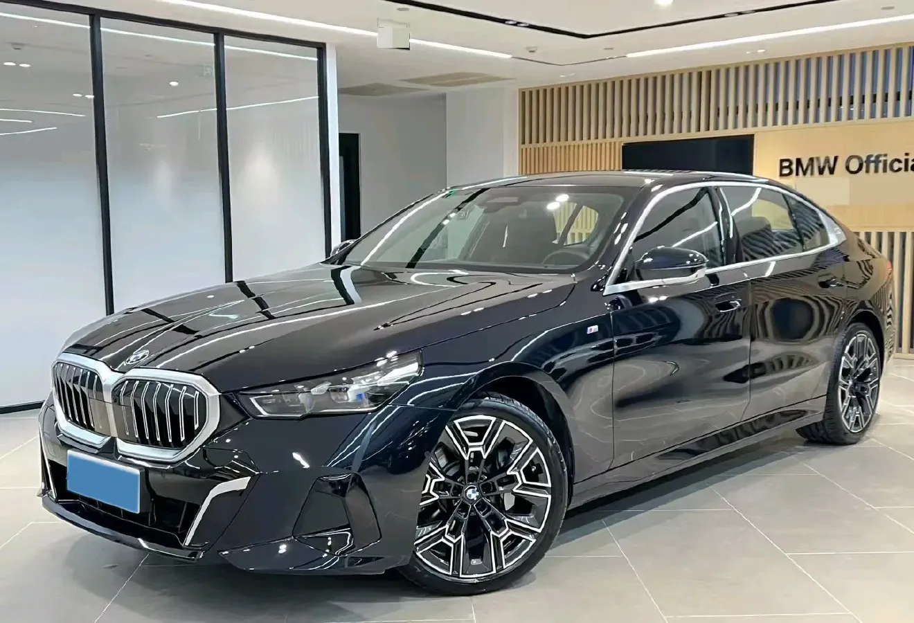 2025 BMW 5 Series 2.0T 258HP L4 8AT,autocango,china used car exporter,china ev exporter,chinese used car exporter,chinese used ev exporter