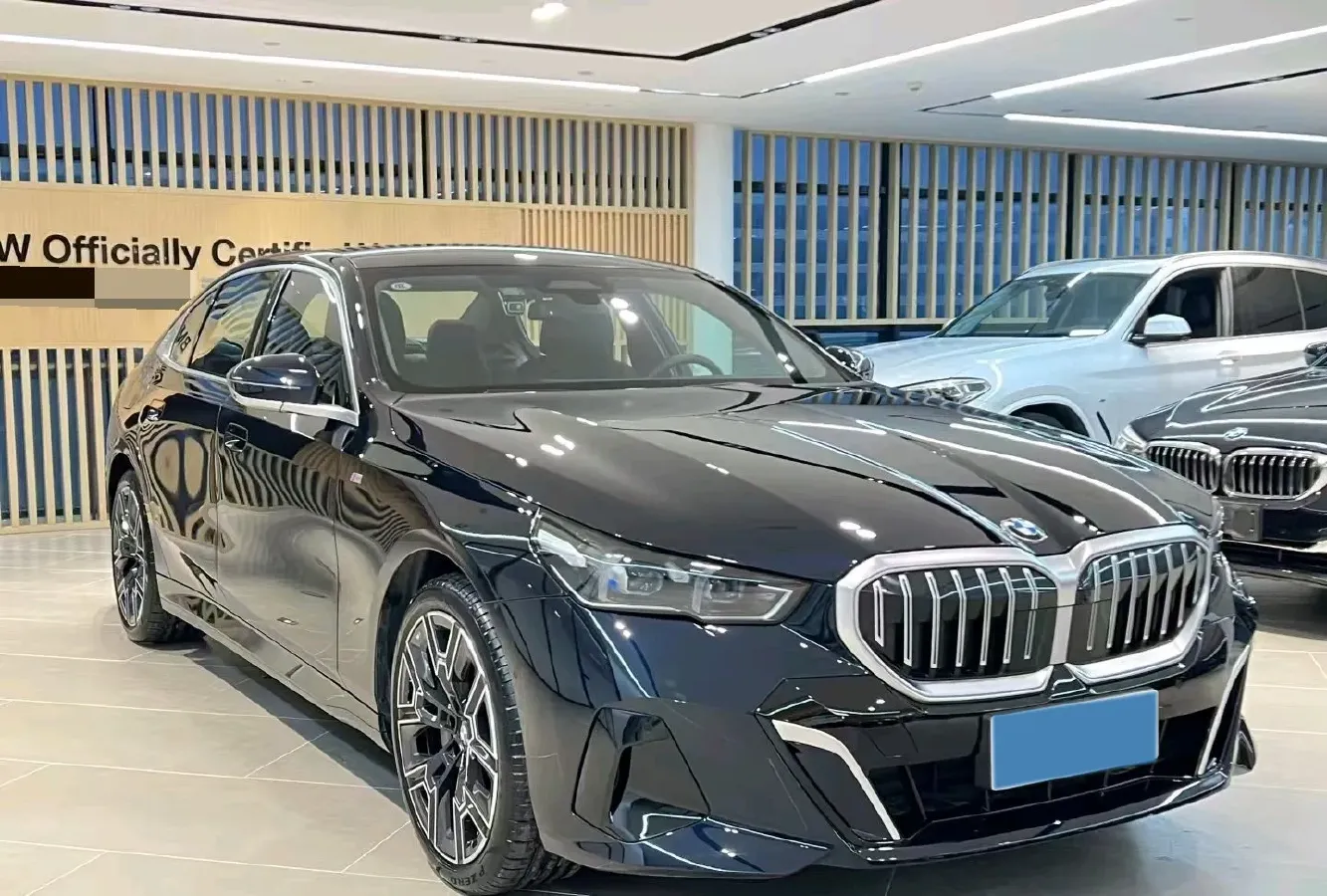 2025 BMW 5 Series 2.0T 258HP L4 8AT,autocango,china used car exporter,china ev exporter,chinese used car exporter,chinese used ev exporter