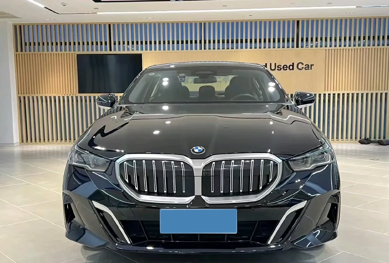 2025 BMW 5 Series 2.0T 258HP L4 8AT,autocango,china used car exporter,china ev exporter,chinese used car exporter,chinese used ev exporter