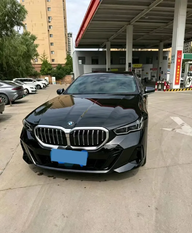 2025 BMW 5 Series 2.0T 258HP L4 8AT,autocango,china used car exporter,china ev exporter,chinese used car exporter,chinese used ev exporter