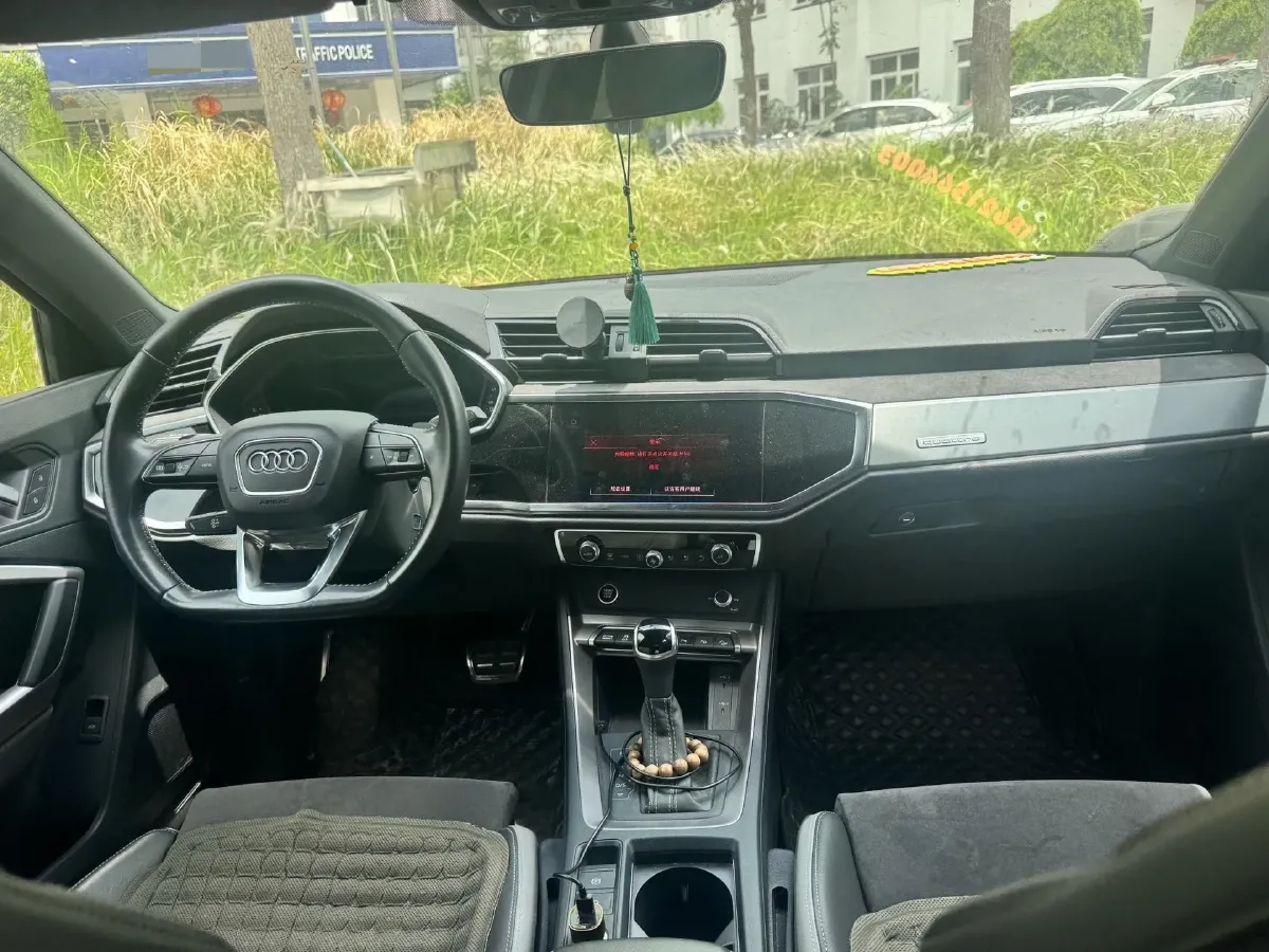 2021 Audi Q3 2.0T 220HP L4 7DCT,autocango,china used car exporter,china ev exporter,chinese used car exporter,chinese used ev exporter