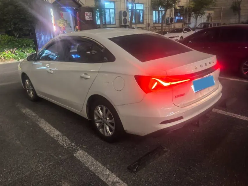 2023 Roewe i5 1.5L 129HP L4 5MT,autocango,china used car exporter,china ev exporter,chinese used car exporter,chinese used ev exporter
