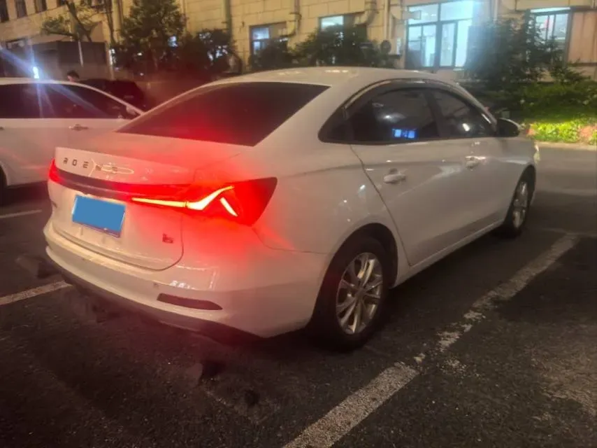 2023 Roewe i5 1.5L 129HP L4 5MT,autocango,china used car exporter,china ev exporter,chinese used car exporter,chinese used ev exporter