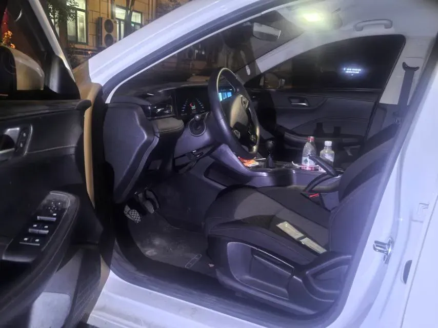 2023 Roewe i5 1.5L 129HP L4 5MT,autocango,china used car exporter,china ev exporter,chinese used car exporter,chinese used ev exporter