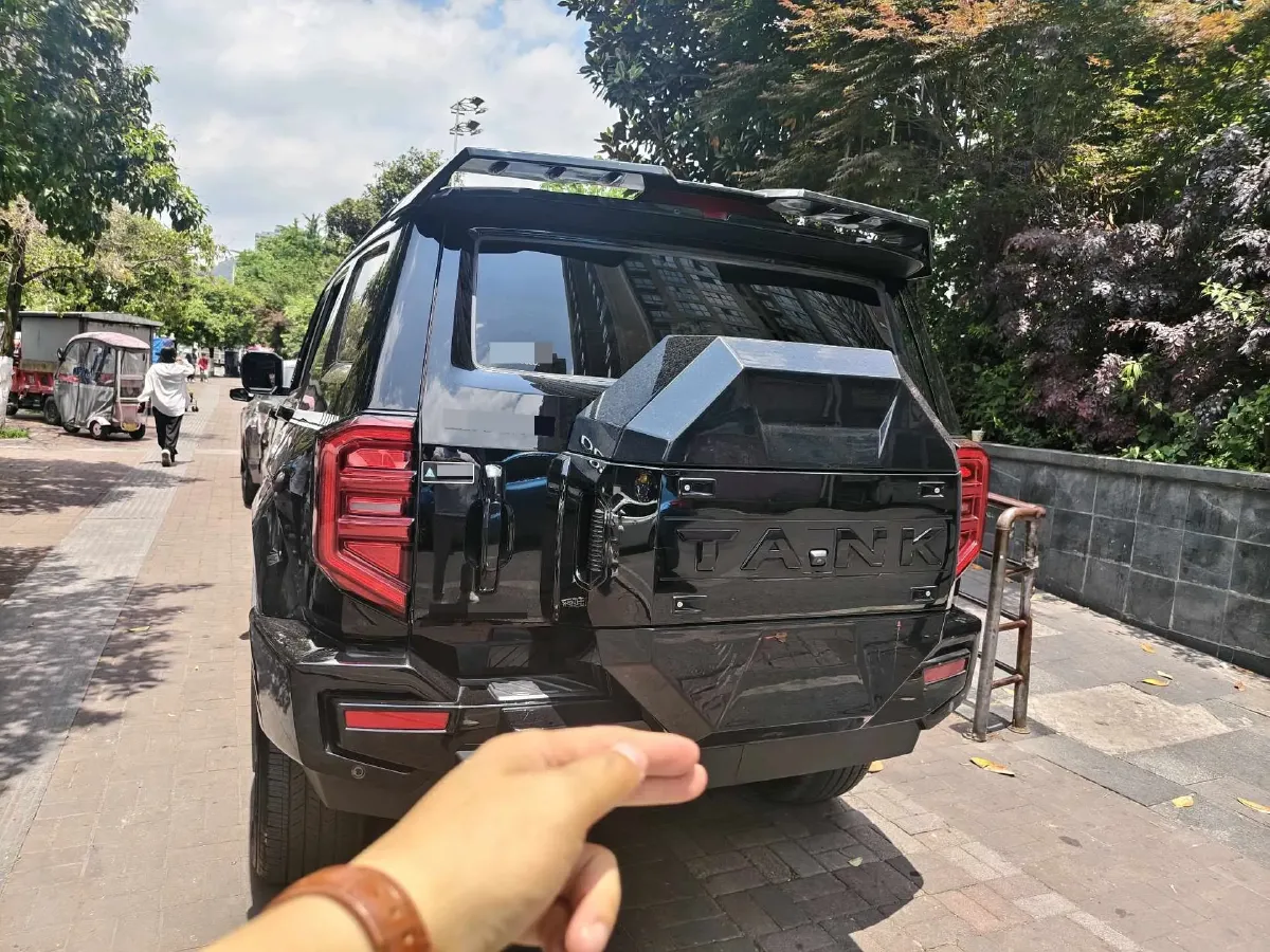 2024 Tank 400 2.0T 252HP L4 9AT PHEV 36.7/37.1KWH,autocango,china used car exporter,china ev exporter,chinese used car exporter,chinese used ev exporter