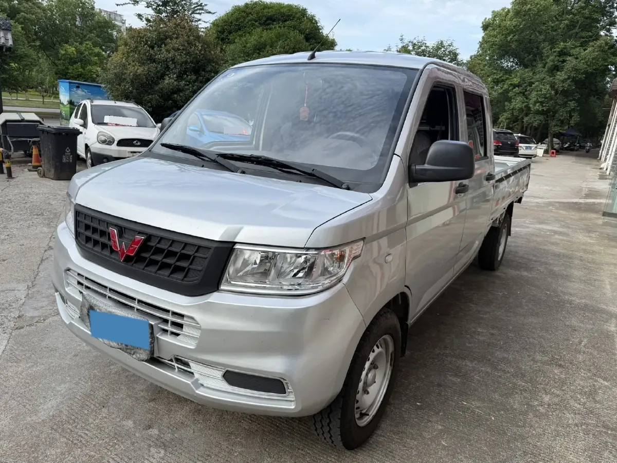 2022 WuLing RongGuang New Truck 1.5L 102HP L4 5MT,autocango,china used car exporter,china ev exporter,chinese used car exporter,chinese used ev exporter