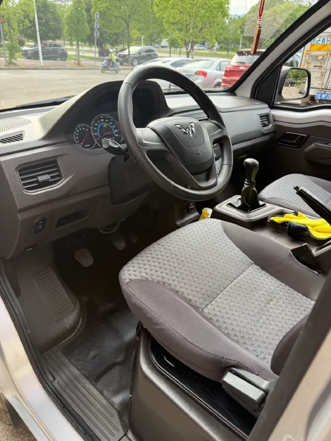2022 WuLing RongGuang New Truck 1.5L 102HP L4 5MT,autocango,china used car exporter,china ev exporter,chinese used car exporter,chinese used ev exporter