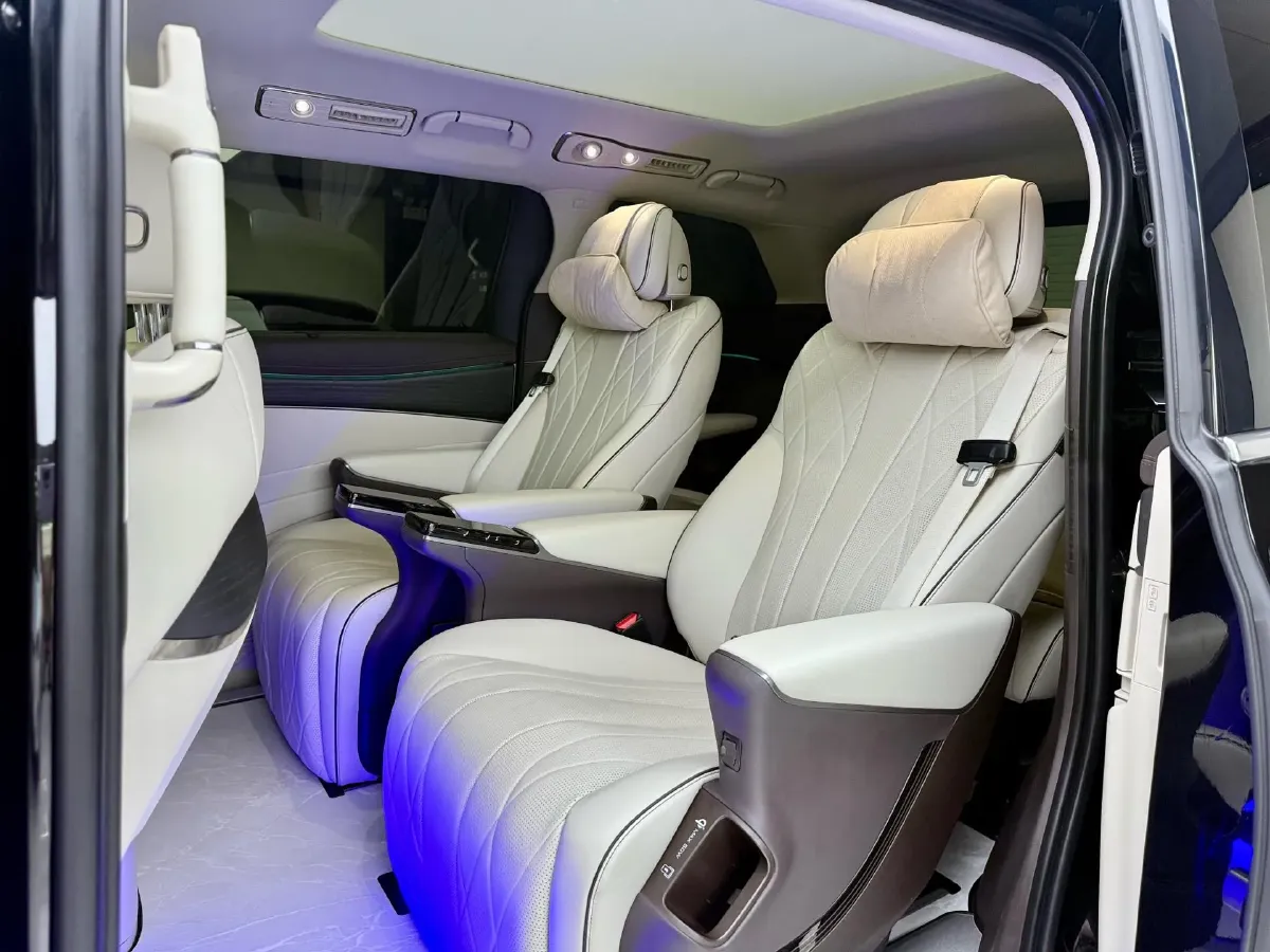 2024 Denza D9 1.5T 139HP L4 E-CVT PHEV 40KWH,autocango,china used car exporter,china ev exporter,chinese used car exporter,chinese used ev exporter