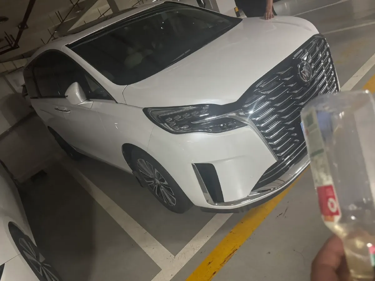 2022 Buick GL8 2.0T 237HP L4 9AT,autocango,china used car exporter,china ev exporter,chinese used car exporter,chinese used ev exporter