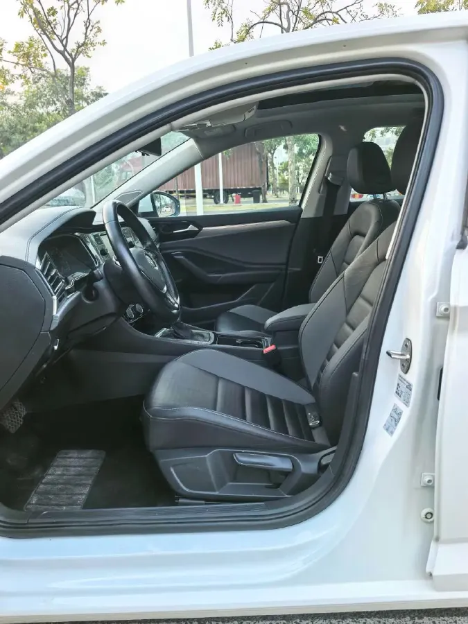 2019 Jeep Renegade 1.3T 173HP L4 7DCT,autocango,china used car exporter,china ev exporter,chinese used car exporter,chinese used ev exporter