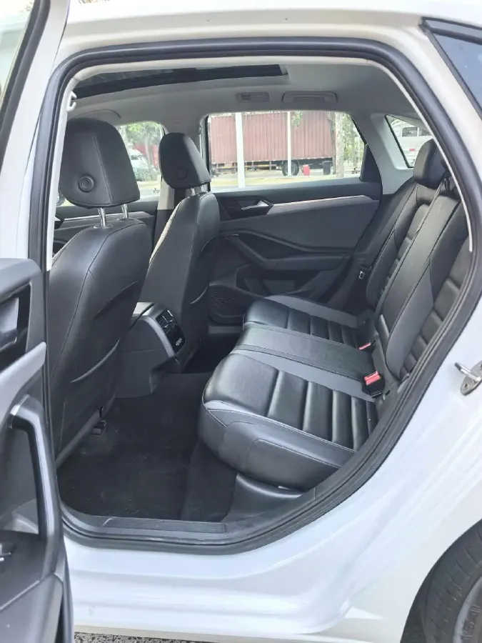 2019 Jeep Renegade 1.3T 173HP L4 7DCT,autocango,china used car exporter,china ev exporter,chinese used car exporter,chinese used ev exporter