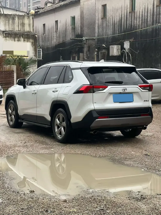 2022 Toyota RAV4 2.0L 171HP L4 CVT,autocango,china used car exporter,china ev exporter,chinese used car exporter,chinese used ev exporter