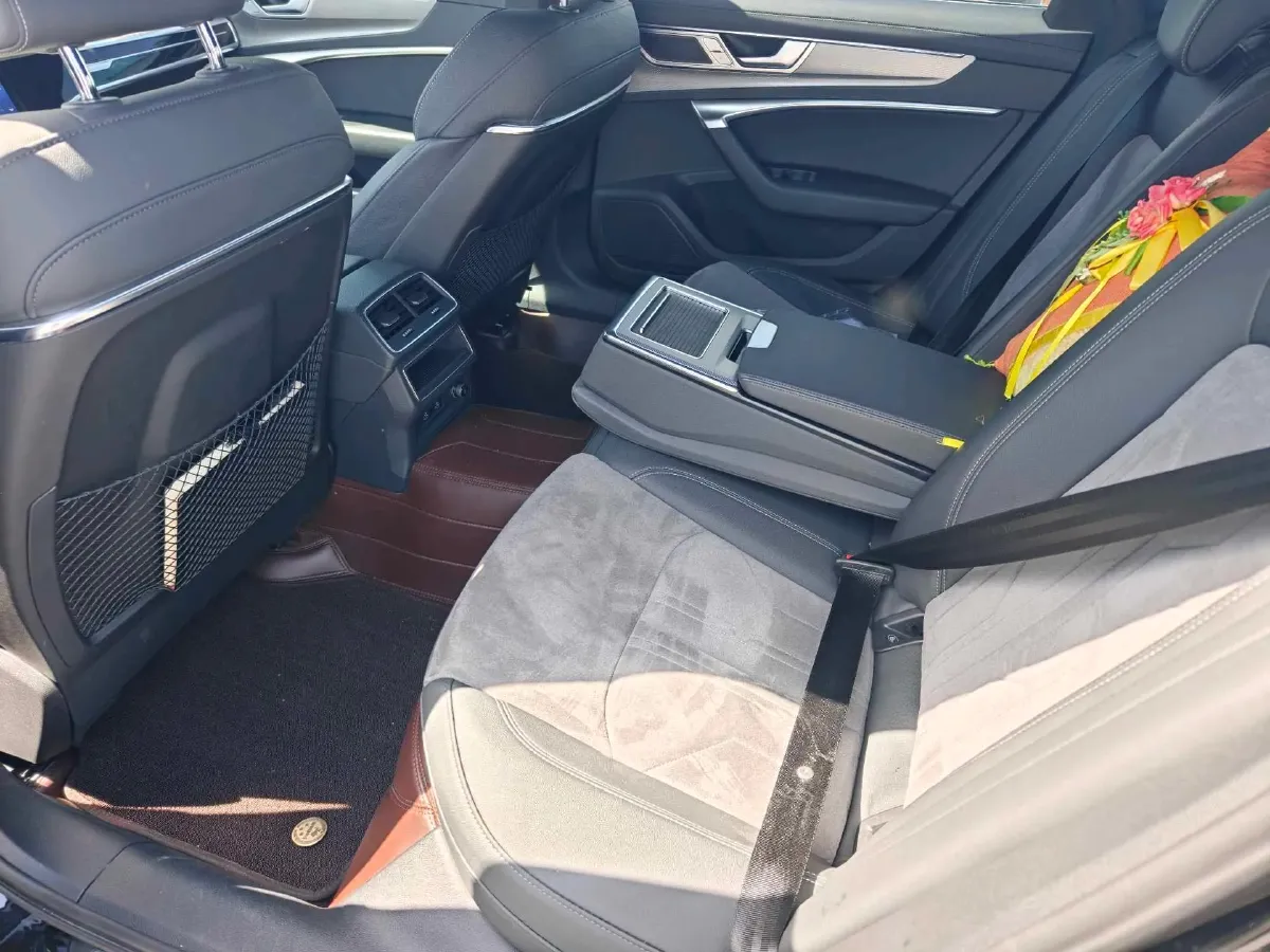 2023 Audi A6L 2.0T 190HP L4 7DCT,autocango,china used car exporter,china ev exporter,chinese used car exporter,chinese used ev exporter