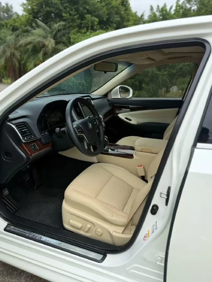 2017 Toyota Crown 2.0T 235HP L4 8AT,autocango,china used car exporter,china ev exporter,chinese used car exporter,chinese used ev exporter