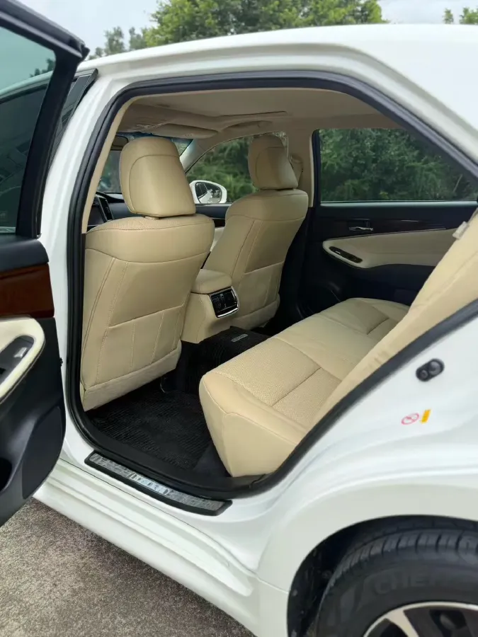 2017 Toyota Crown 2.0T 235HP L4 8AT,autocango,china used car exporter,china ev exporter,chinese used car exporter,chinese used ev exporter