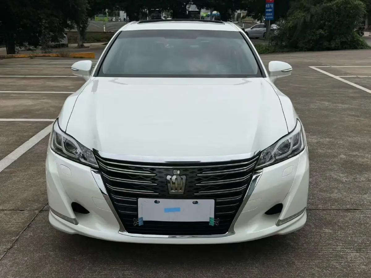 2017 Toyota Crown 2.0T 235HP L4 8AT,autocango,china used car exporter,china ev exporter,chinese used car exporter,chinese used ev exporter