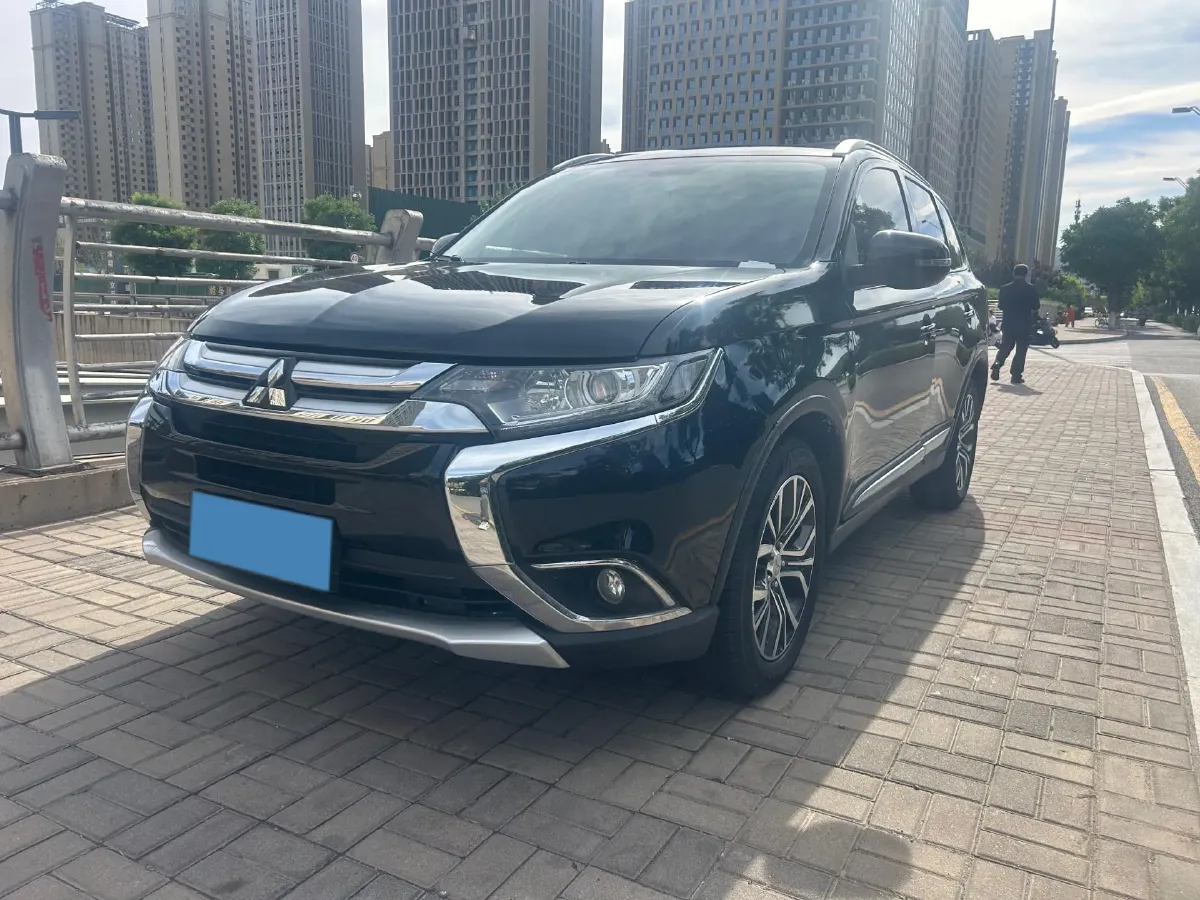 2017 Mitsubishi Outlander 2.0L 166HP L4 CVT,autocango,china used car exporter,china ev exporter,chinese used car exporter,chinese used ev exporter