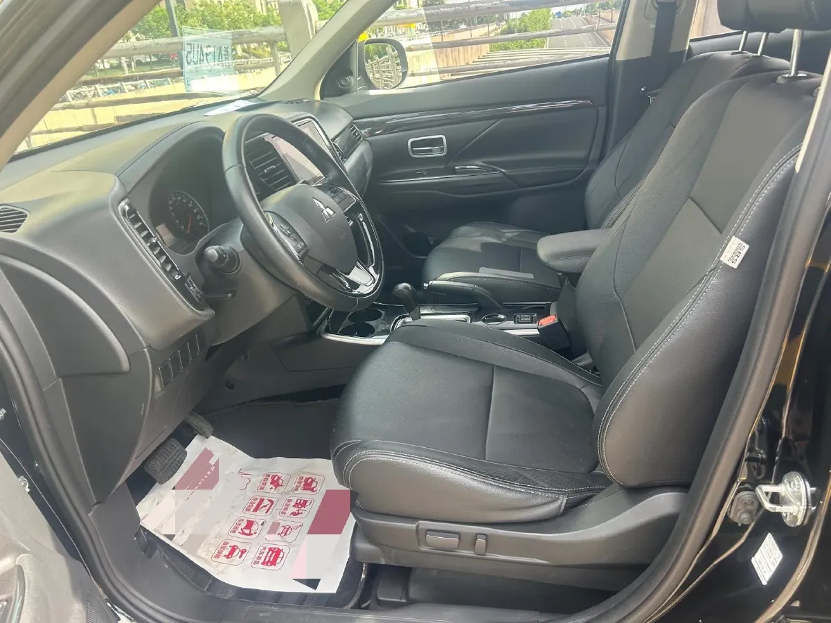 2017 Mitsubishi Outlander 2.0L 166HP L4 CVT,autocango,china used car exporter,china ev exporter,chinese used car exporter,chinese used ev exporter