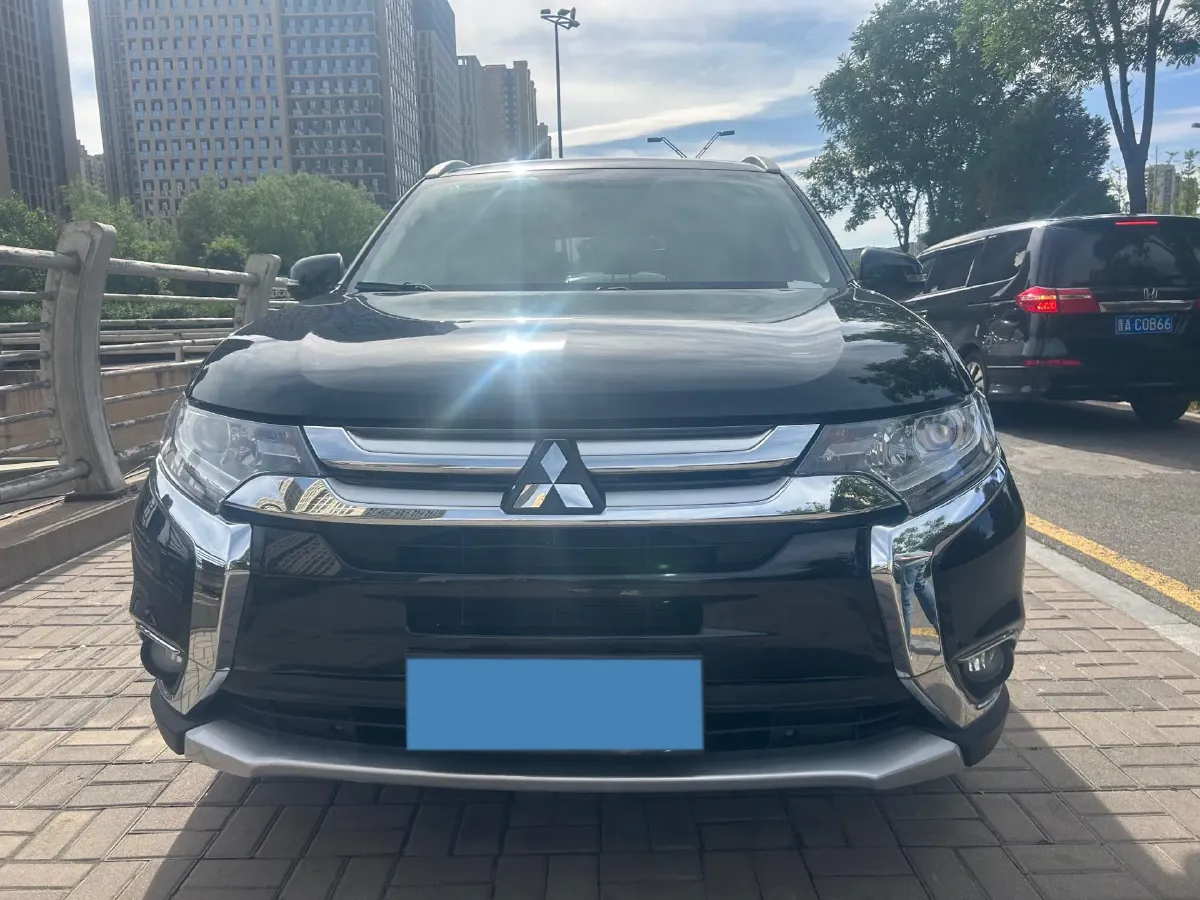 2017 Mitsubishi Outlander 2.0L 166HP L4 CVT,autocango,china used car exporter,china ev exporter,chinese used car exporter,chinese used ev exporter