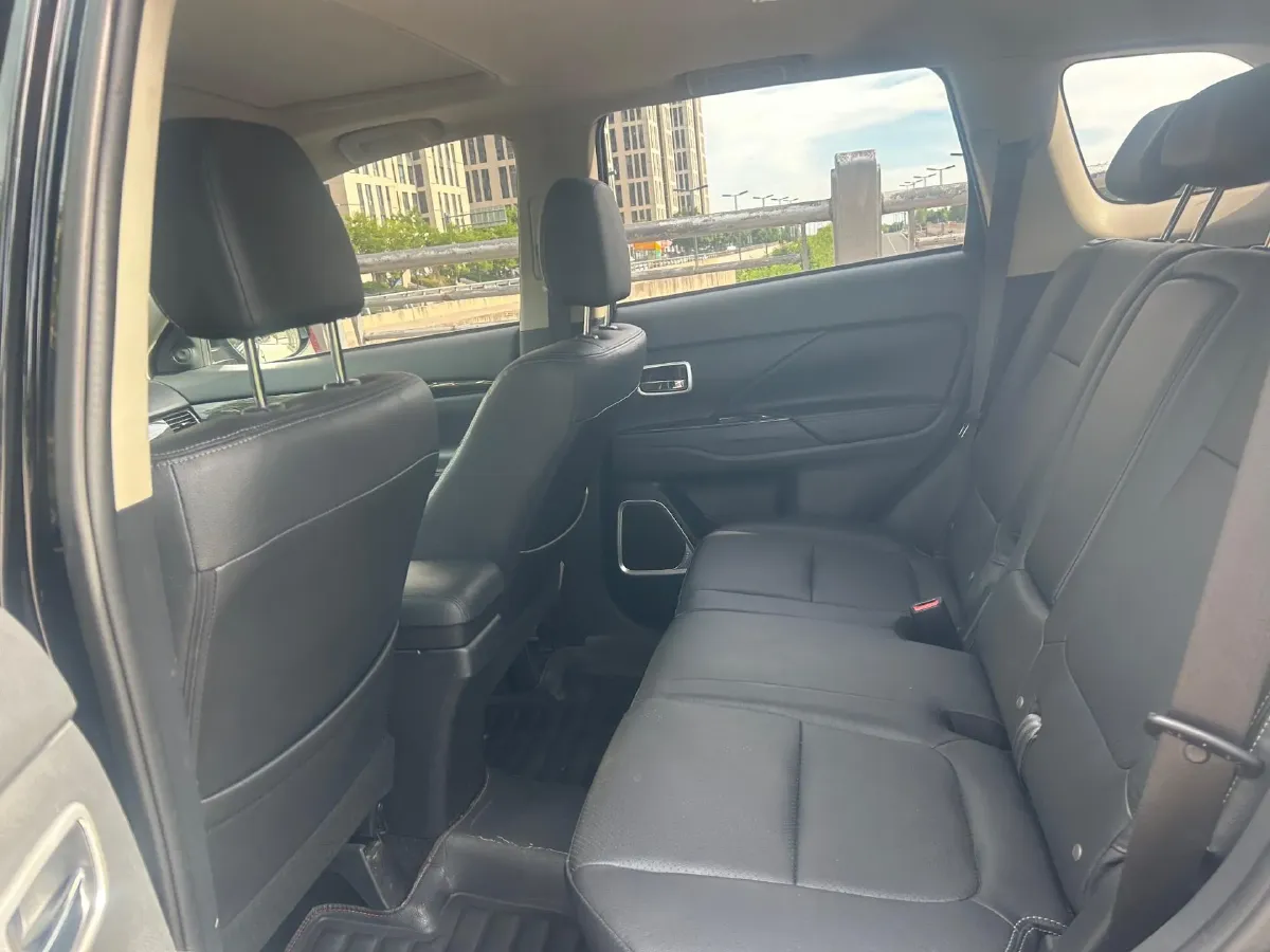 2017 Mitsubishi Outlander 2.0L 166HP L4 CVT,autocango,china used car exporter,china ev exporter,chinese used car exporter,chinese used ev exporter