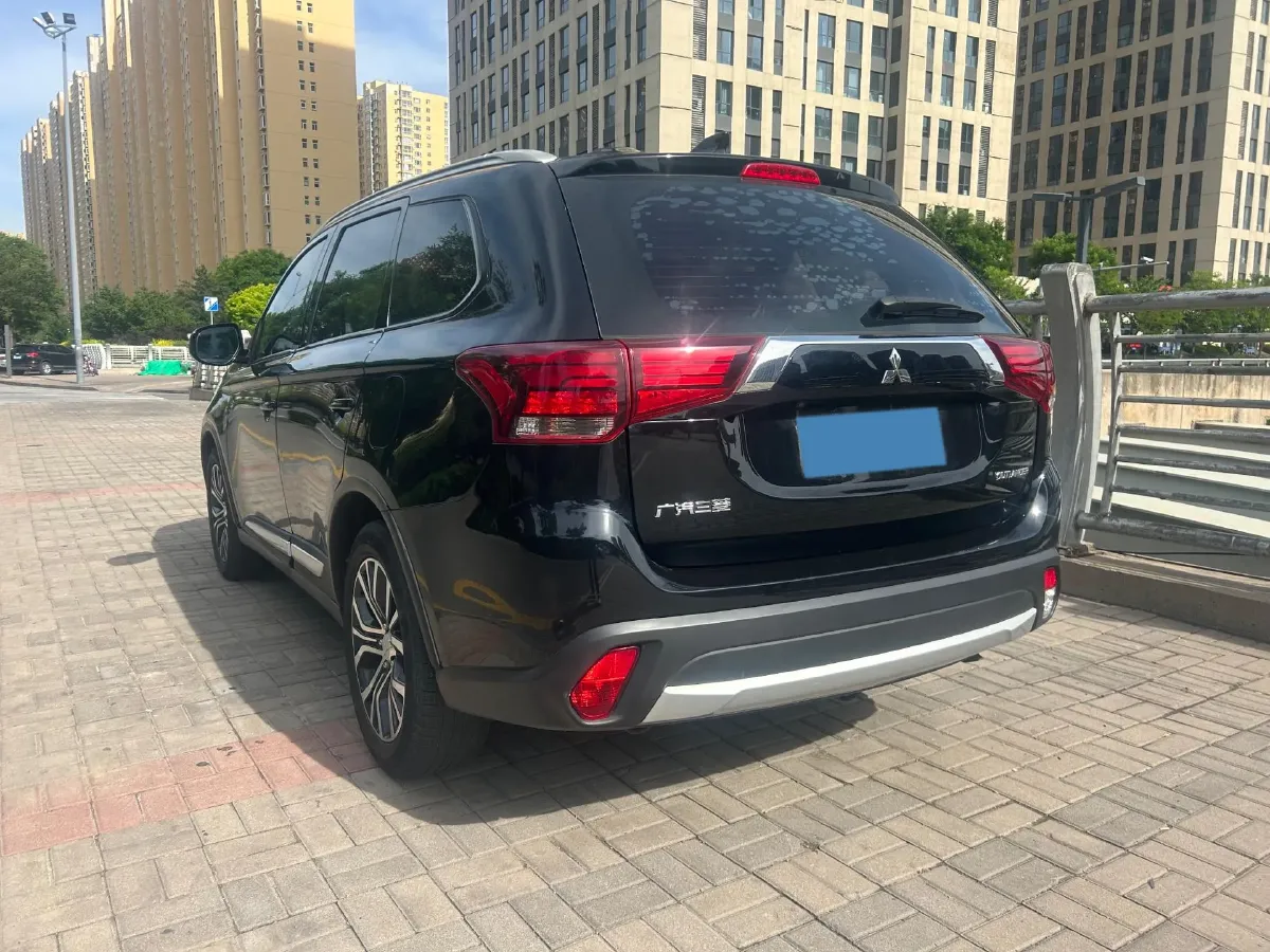 2017 Mitsubishi Outlander 2.0L 166HP L4 CVT,autocango,china used car exporter,china ev exporter,chinese used car exporter,chinese used ev exporter