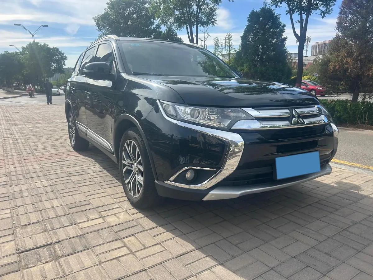 2017 Mitsubishi Outlander 2.0L 166HP L4 CVT,autocango,china used car exporter,china ev exporter,chinese used car exporter,chinese used ev exporter