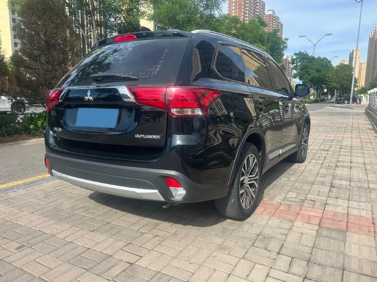 2017 Mitsubishi Outlander 2.0L 166HP L4 CVT,autocango,china used car exporter,china ev exporter,chinese used car exporter,chinese used ev exporter
