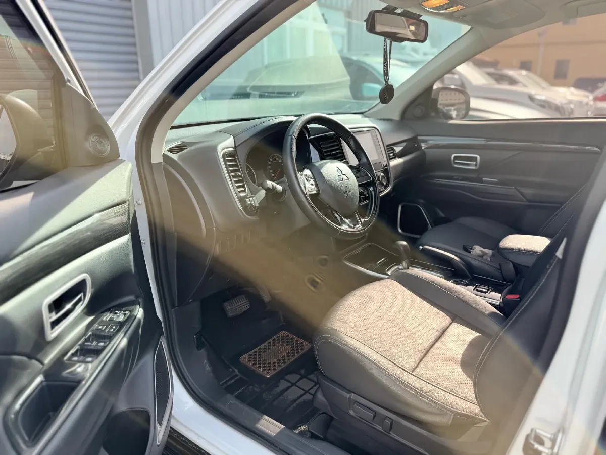 2018 Mitsubishi Outlander 2.0L 166HP L4 CVT,autocango,china used car exporter,china ev exporter,chinese used car exporter,chinese used ev exporter