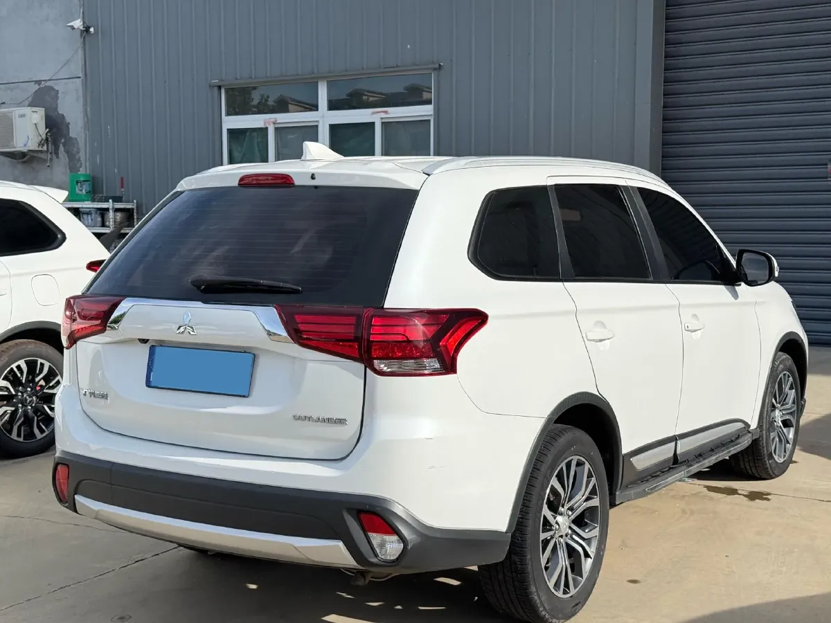 2018 Mitsubishi Outlander 2.0L 166HP L4 CVT,autocango,china used car exporter,china ev exporter,chinese used car exporter,chinese used ev exporter