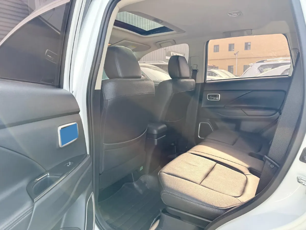 2018 Mitsubishi Outlander 2.0L 166HP L4 CVT,autocango,china used car exporter,china ev exporter,chinese used car exporter,chinese used ev exporter