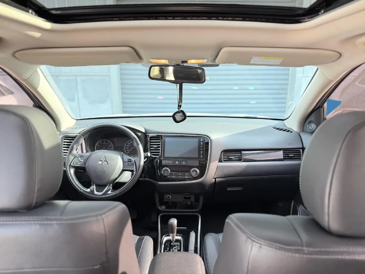 2018 Mitsubishi Outlander 2.0L 166HP L4 CVT,autocango,china used car exporter,china ev exporter,chinese used car exporter,chinese used ev exporter