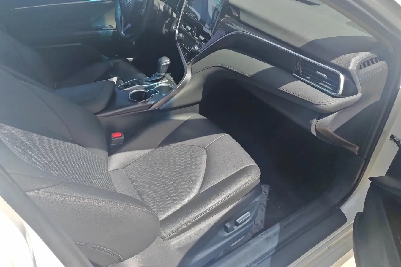 2021 Toyota Camry 2.5L 178HP L4 E-CVT Hybrid,autocango,china used car exporter,china ev exporter,chinese used car exporter,chinese used ev exporter